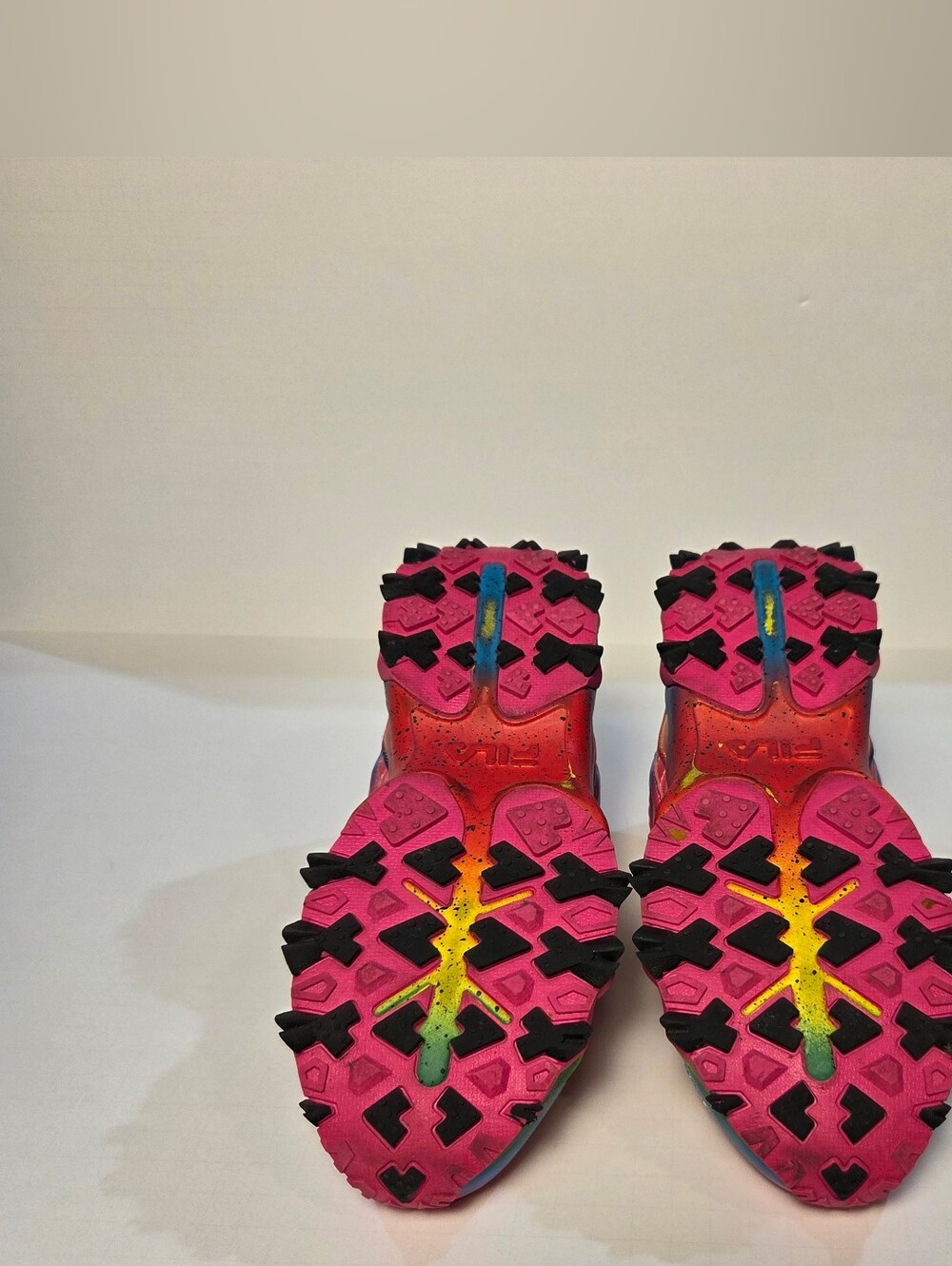 FILA Oakmont TR Sneakers Women's Retro Rainbow Tie-Dye Fashion Footwear Size 9 - Picture 4 of 6